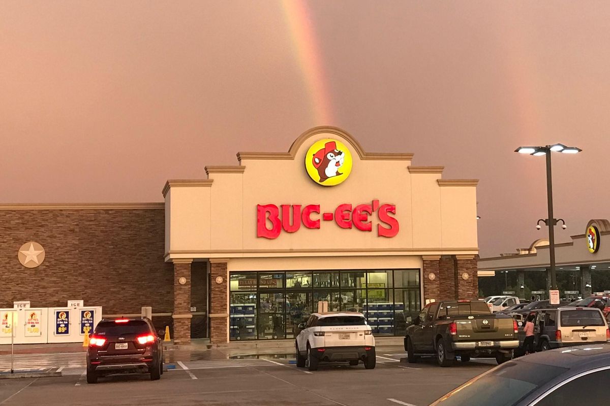 Buc-ee's boasts booming employee base while nearby businesses struggle to hire