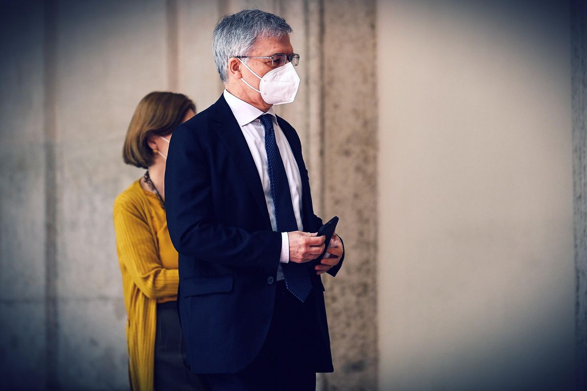 Al via il valzer delle fusioni bancarie Parigi schiera l’ex dem di Vedrò