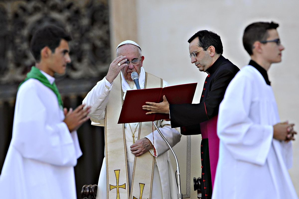 I «chierichetti del Papa» sfrattati dal Vaticano per ordine di Bergoglio