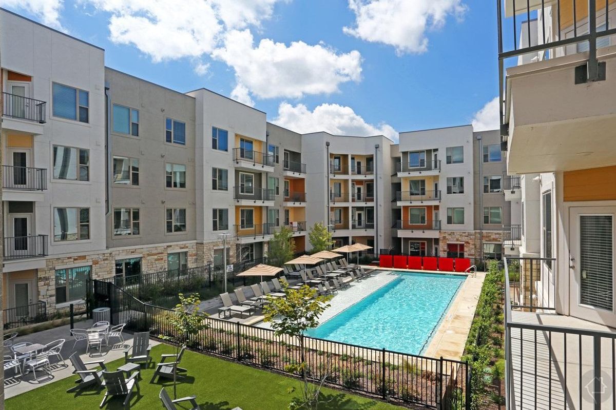 10 apartment complexes with specials that could save you hundreds