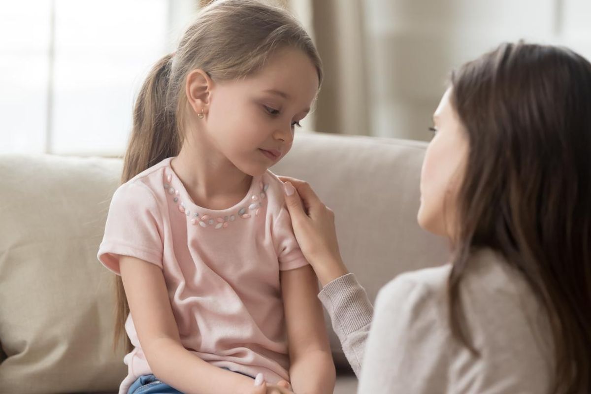 Mom teaches daughter a perfect lesson after she threw her new pencil case in the trash
