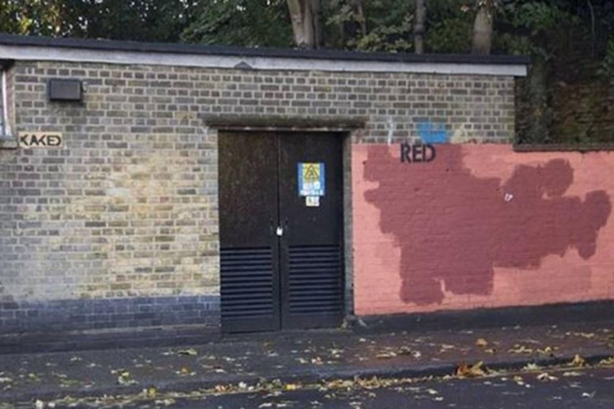 London street artist has a hilarious year-long battle with a graffiti-removal crew