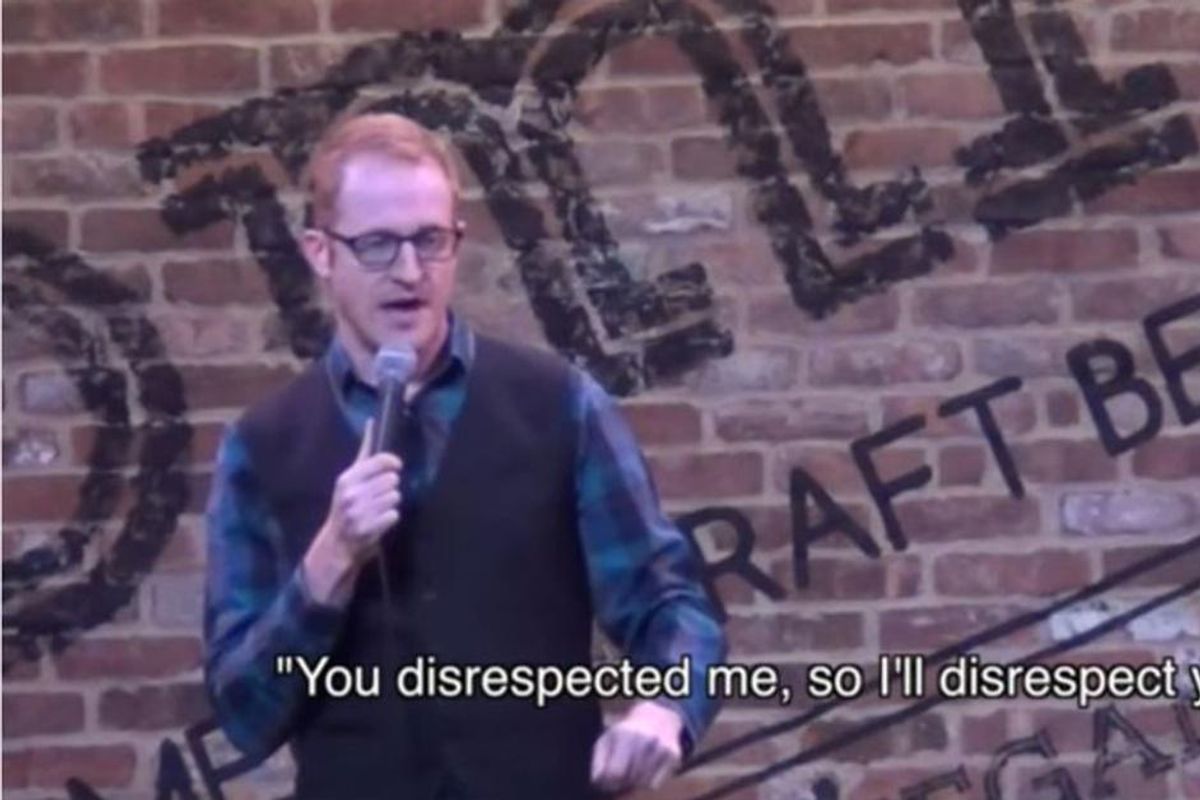 Comedian shuts down heckler cop after joke about police violence