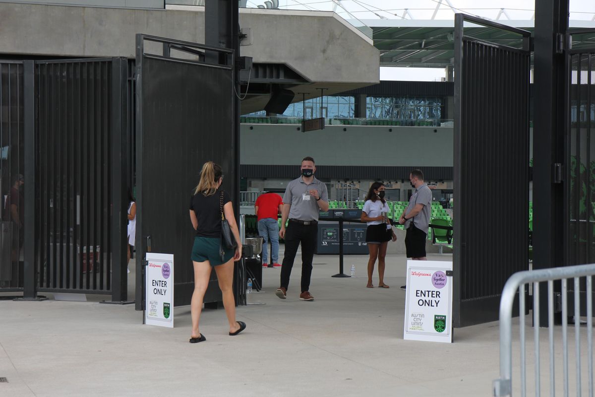 ACL and VaxTogetherAustin give away 1,000 ACL wristbands to vaccine recipients
