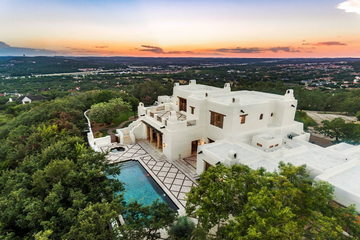 George Strait is still selling his $7.5 million San Antonio mansion
