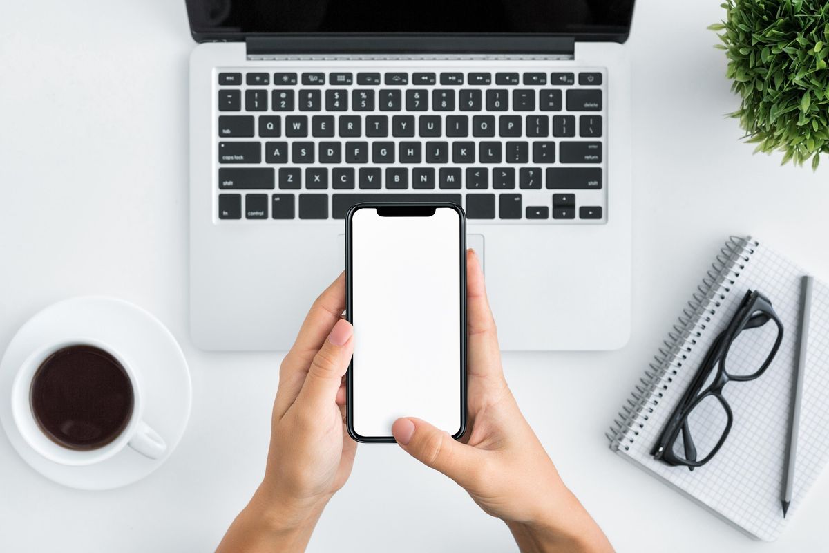 Imparare a tacere per salvarsi dal caos dell’opinione continua