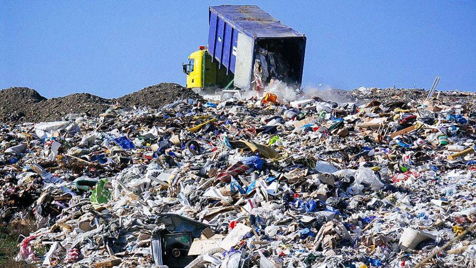 How to keep outdoor garbage cans from smelling?