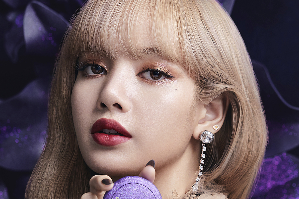 Lisa Launches a Makeup Collection With MAC
