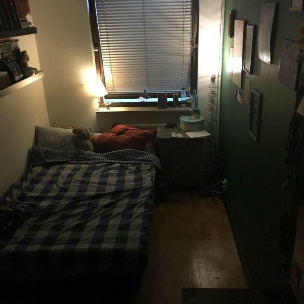 2 photos of a woman's bedroom reveal just how powerful depression can