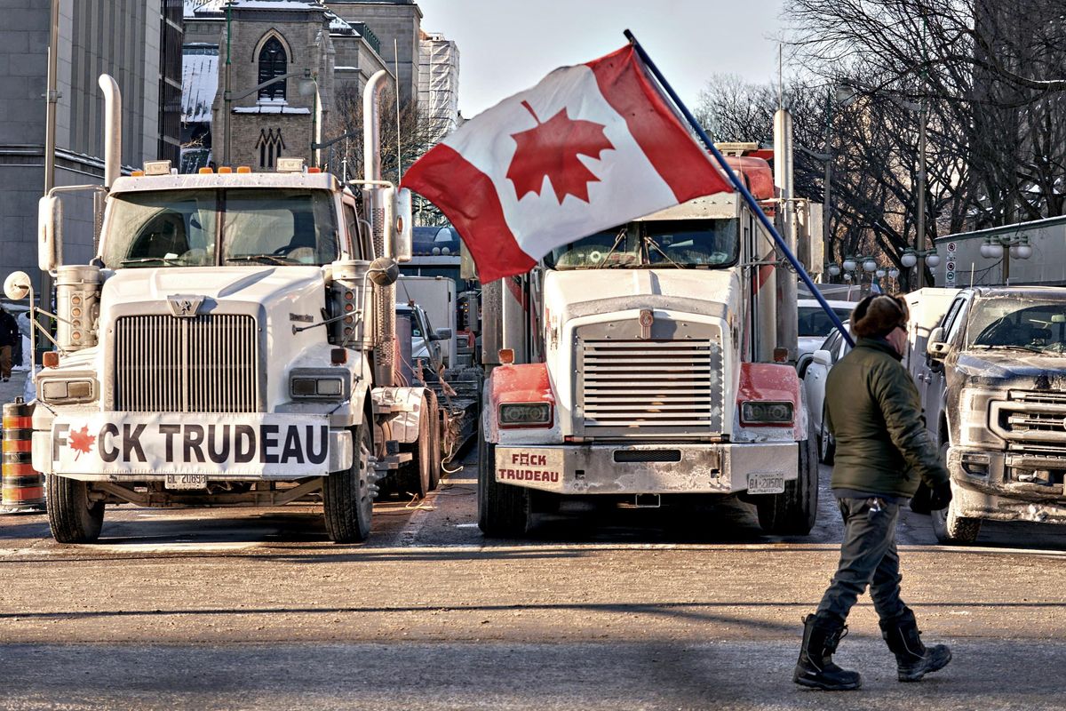 Canada, camionisti no pass in rivolta. Il premier fugge in un luogo segreto