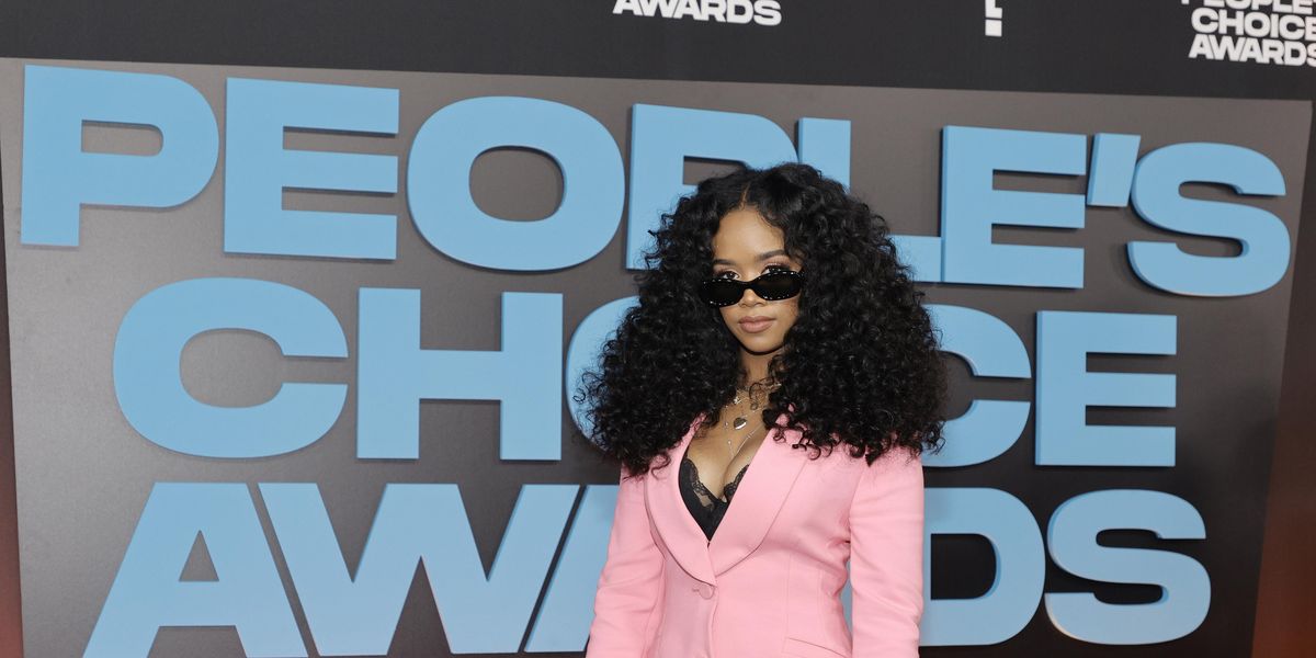 Here's What H.E.R. Had To Say About Being On Track To Becoming An EGOT Winner