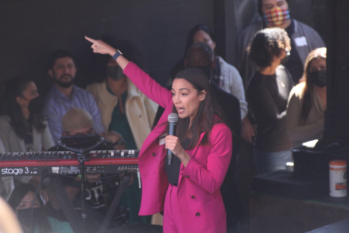 AOC in ATX: Ocasio-Cortez joins Greg Casar for Austin rally