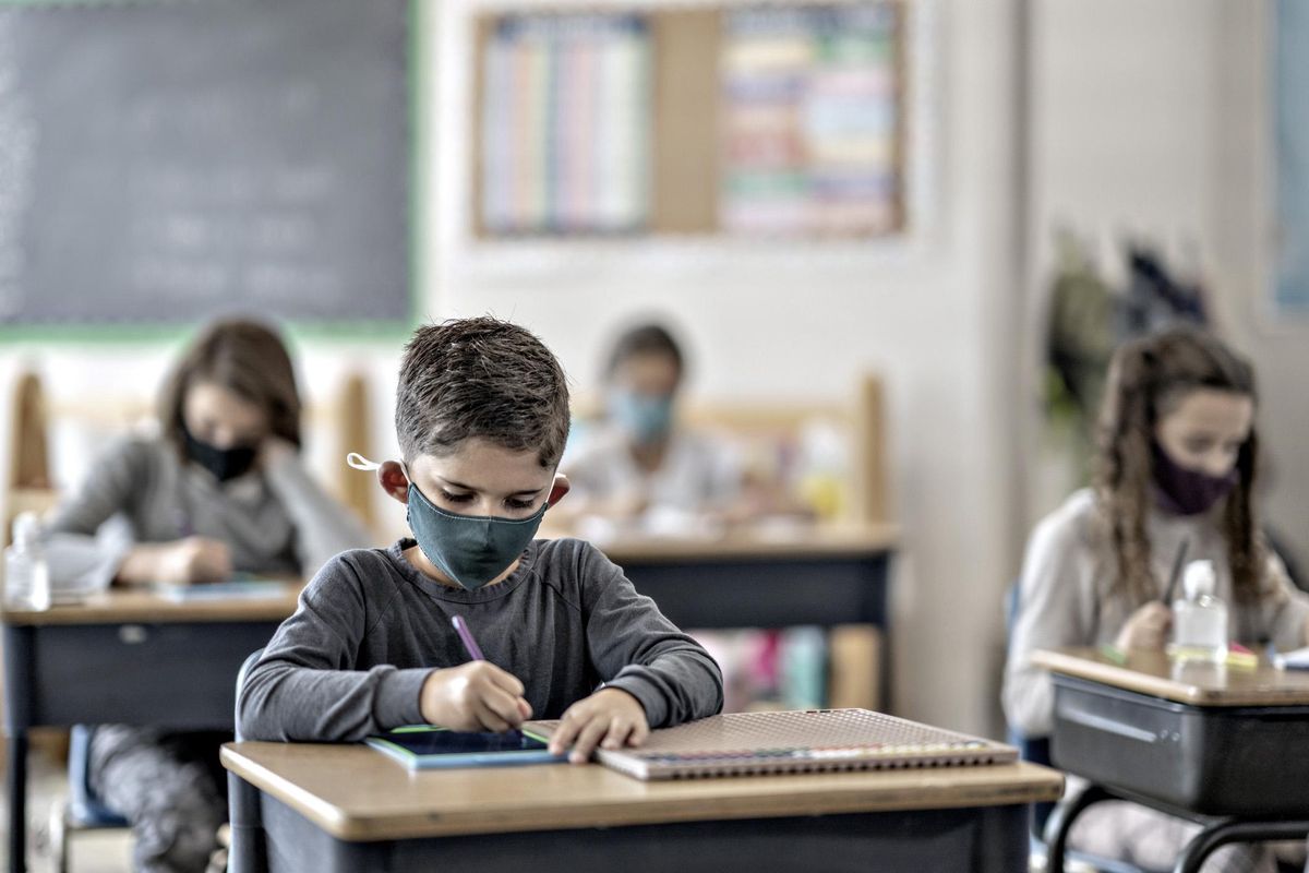 Via subito le mascherine ai bimbi: fanno male