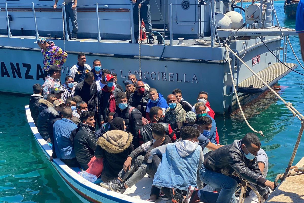 Sbarcati 800 migranti in due giorni
