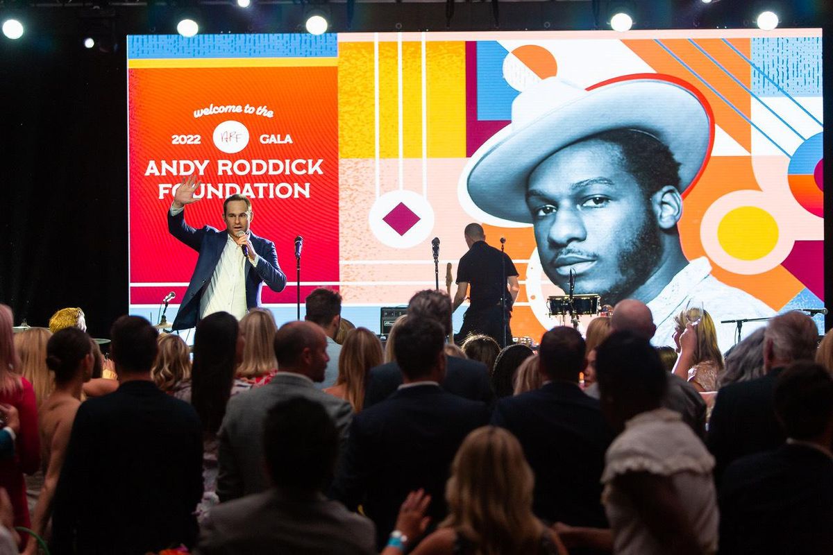 Local celebrity raises $1M at philanthropic gala with Leon Bridges