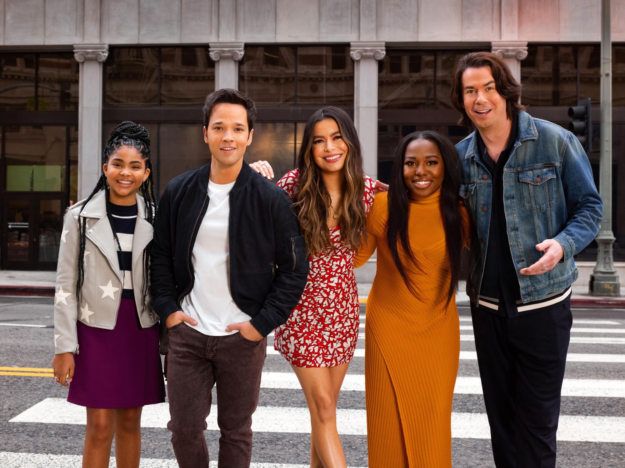 Jaidyn Triplett Nathan Kress Miranda Cosgrove Laci Mosley and Jerry Trainor