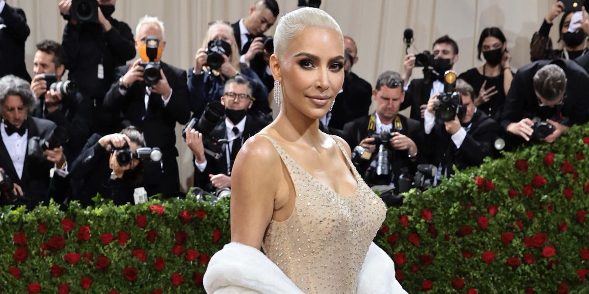 Marilyn Monroe Happy Birthday Dress Vs Kim Kardashian Kim Kardashian Wears Marilyn Monroe's "Happy Birthday" Dress To Met Gala - Paper Marilyn Monroe Happy Birthday Dress Vs Kim Kardashian Kim Kardashian Wears Marilyn Monroe's "Happy Birthday" Dress To Met Gala - Paper