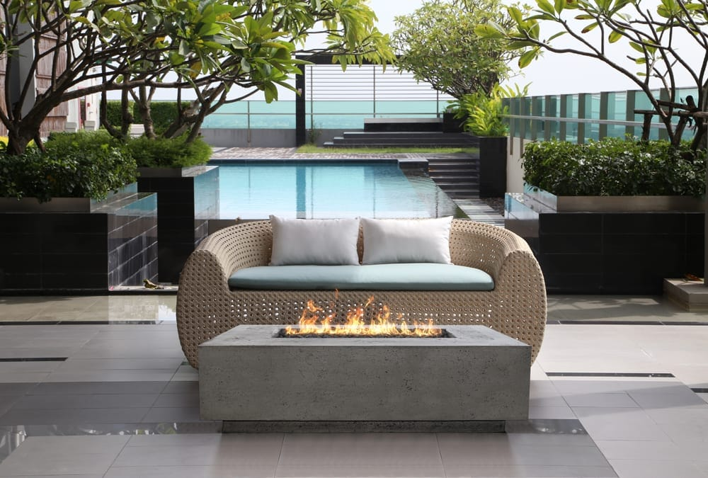 How does Tavola 1 Fire Pit Contribute to Patio Design?
