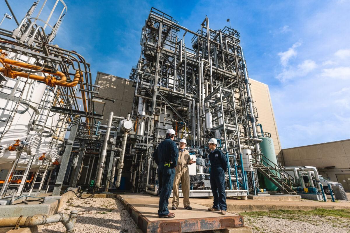 As the EPA faces limits on greenhouse gas regulations, Texas researchers work on carbon capture tech