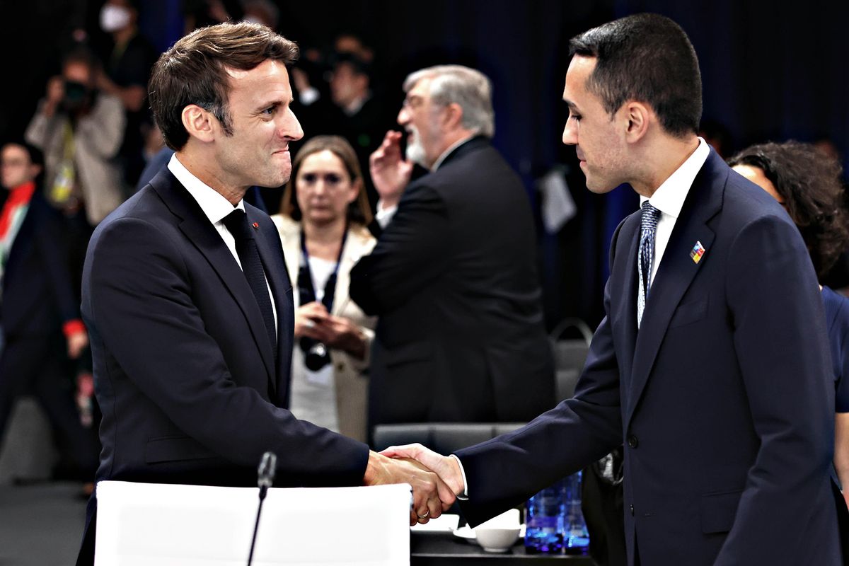 Di Maio si converte: dai gilet gialli a Macron