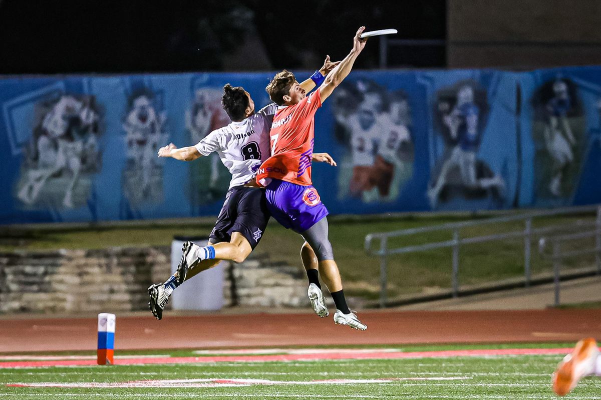 Pro ultimate frisbee team, Austin Sol, on the road to playoffs