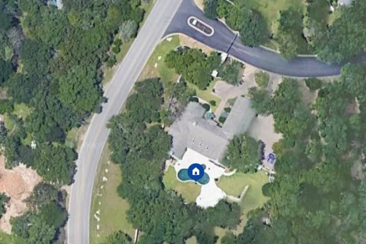 Elon Musk reportedly living in this Westlake mansion with new twins and their mother