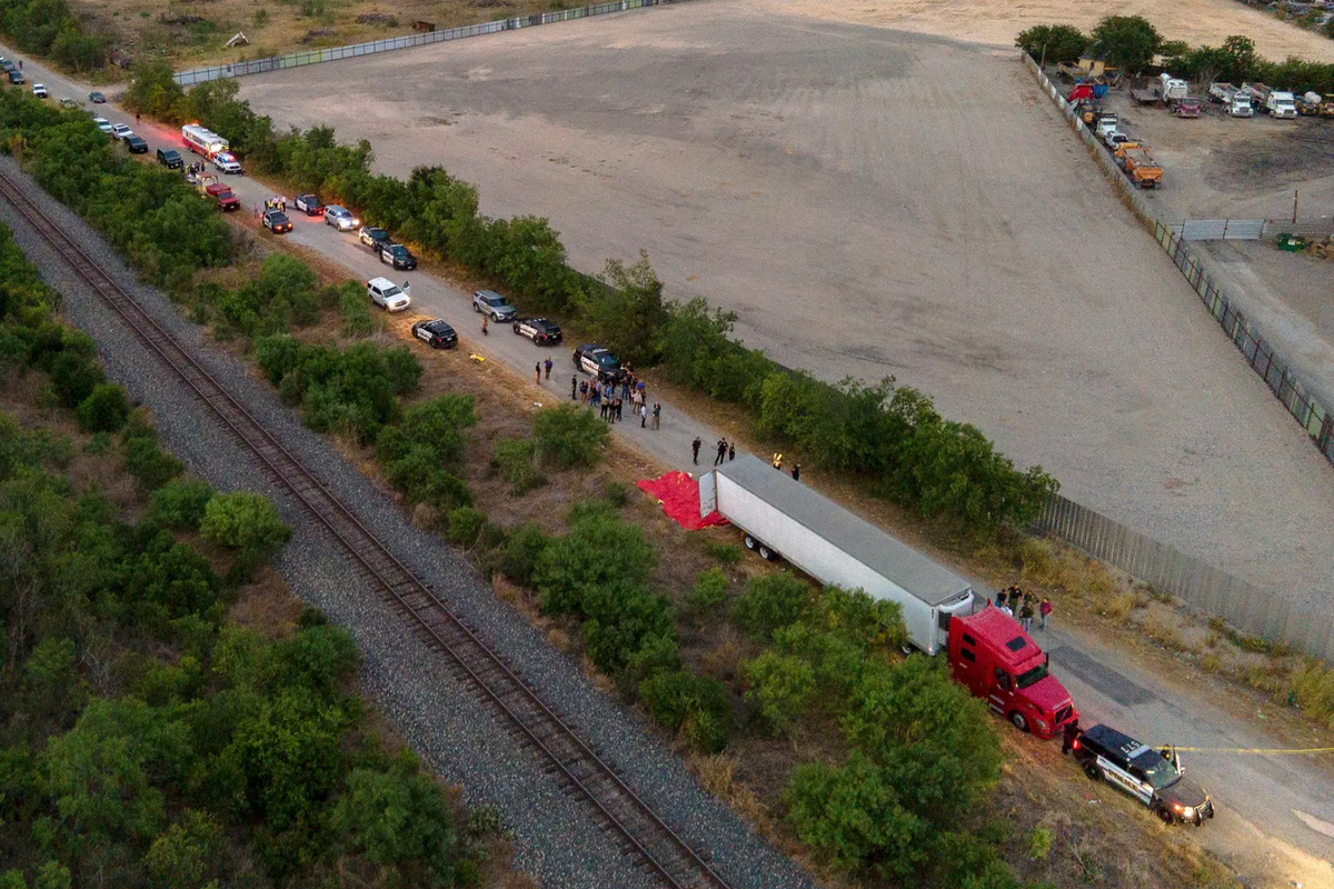 At least 50 people found dead in abandoned 18-wheeler in San Antonio
