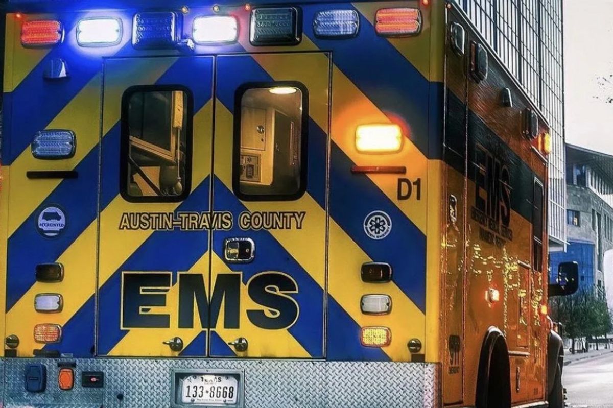 6 adults, 2 kids taken to hospital after multi-vehicle crash