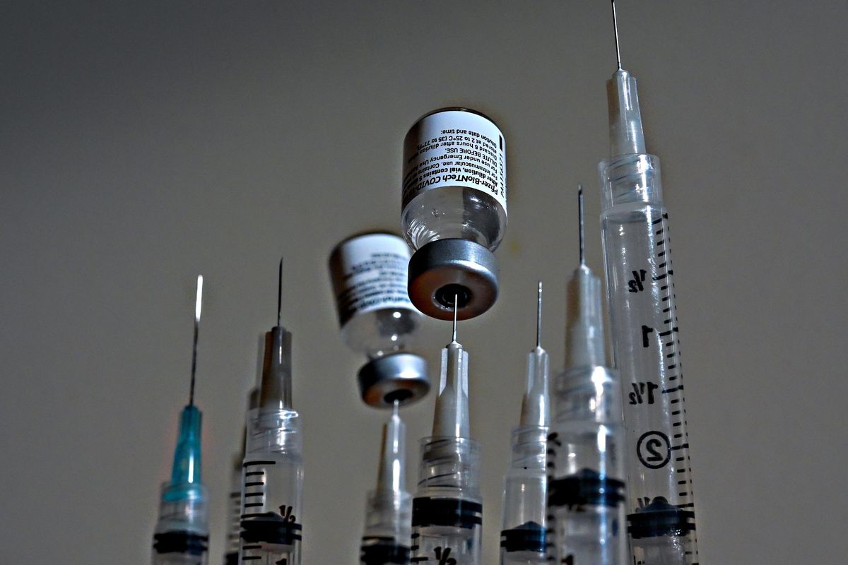 Barano sui morti per smaltire i vaccini