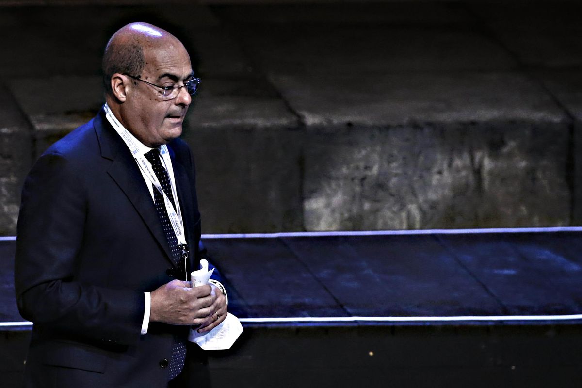 Volano gli stracci tra le correnti del Pd: sinistra con Conte contro gli ex renziani