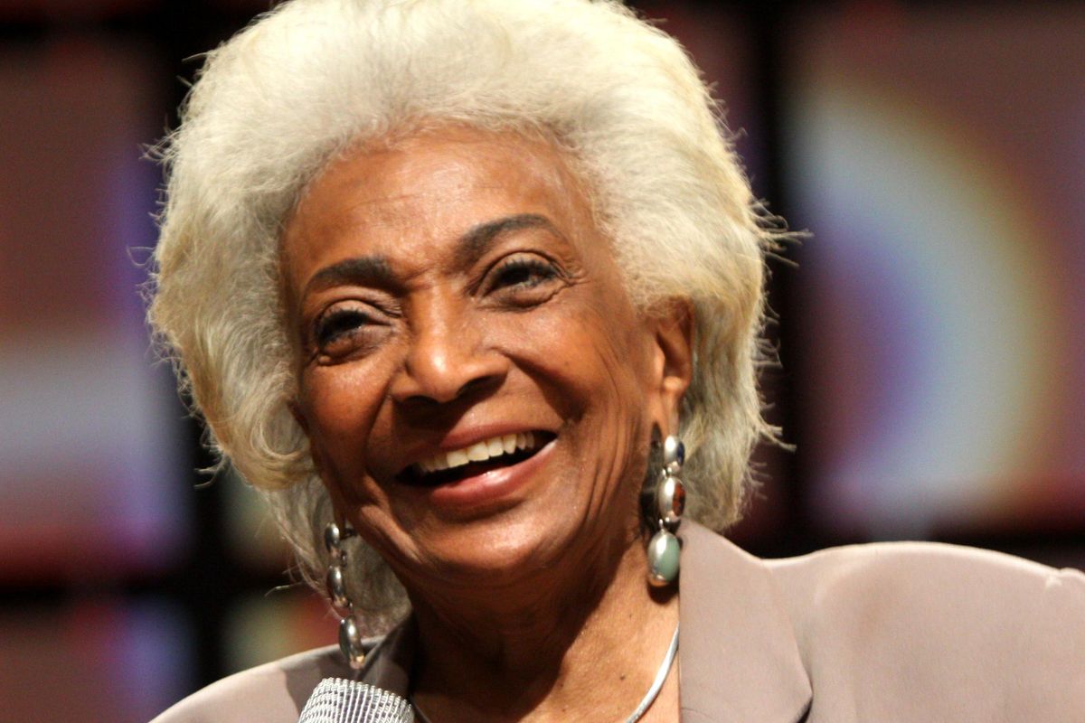 nichelle nichols star trek, nichelle nichols death, nichelle nichols mlk