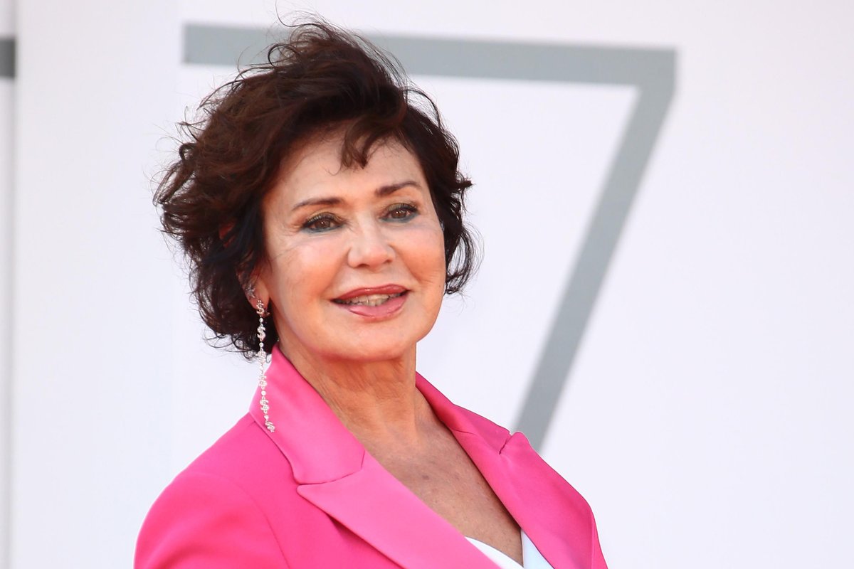 Corinne Clery Adoro Le Donne Che Si Fanno Strada Da Sole La Verita Corinne Clery Adoro Le Donne Che Si Fanno Strada Da Sole La Verita