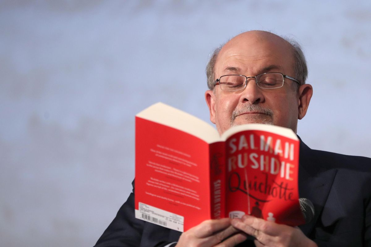 L’agguato a Rushdie porta ai servizi iraniani