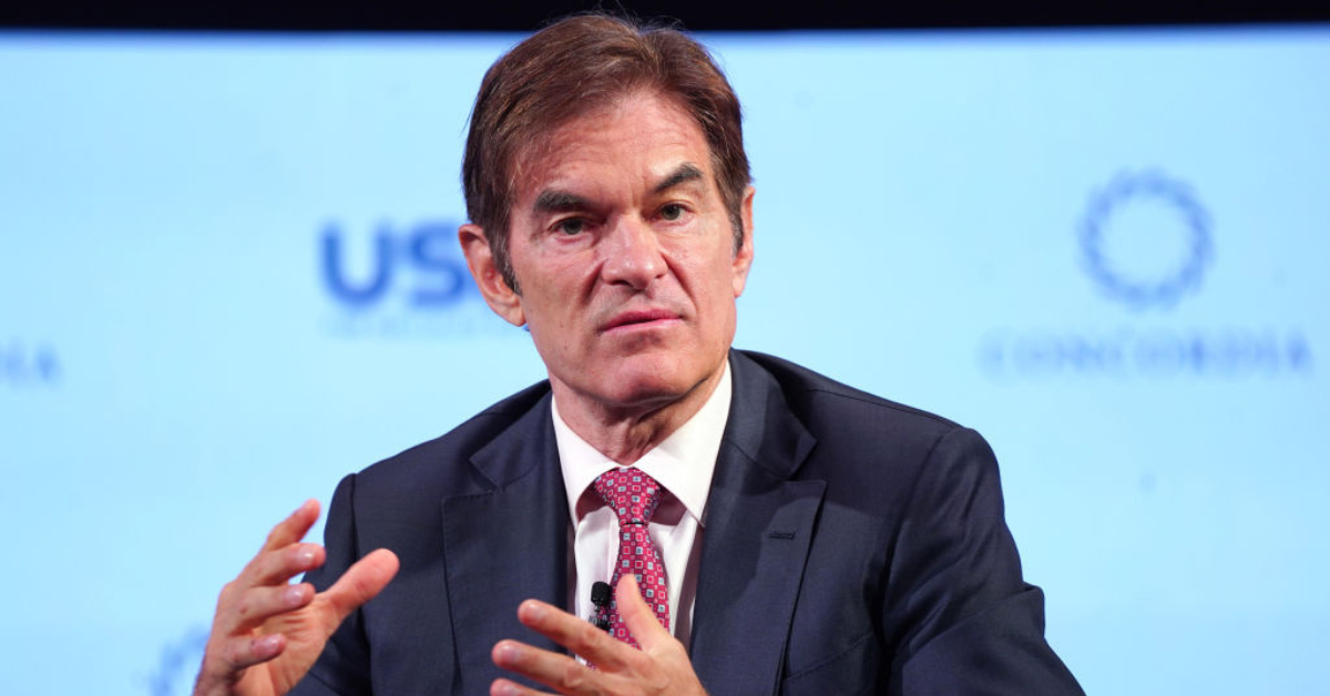 Twitter Is Roasting Dr. Oz Hard After His Past Tweets About 'Poop' Resurface