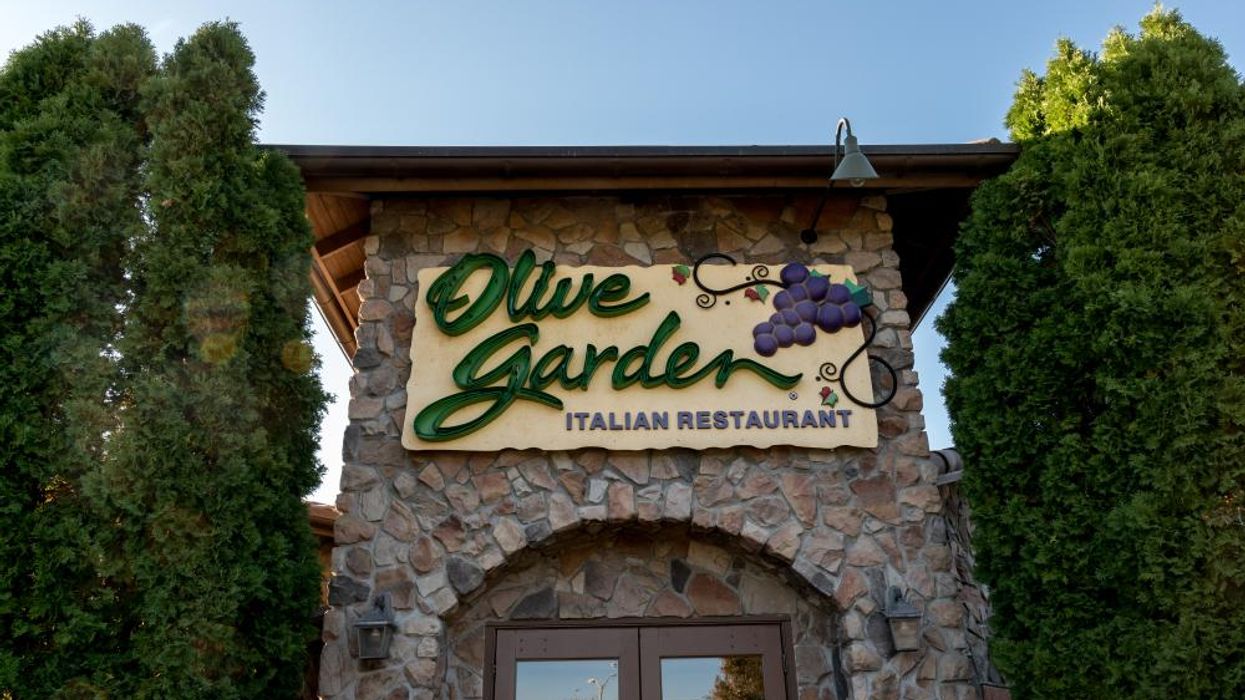 Olive Garden sends couple to Italy after photo shoot goes viral