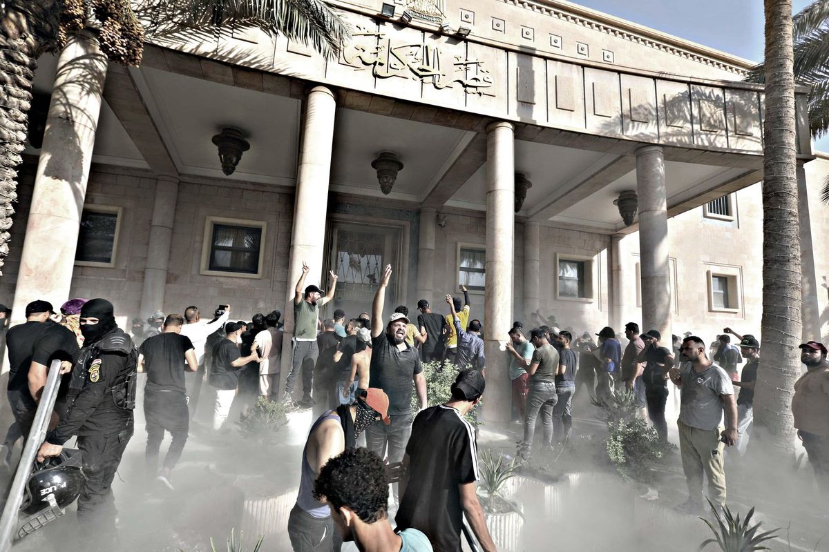 Gli scontri fra sciiti incendiano Baghdad