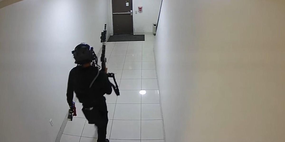 Police release haunting video of a deadly mass shooter in ballistic vest terrorizing Phoenix by rattling off 200 rounds and Molotov cocktail Police release haunting video of a deadly mass shooter in ballistic vest terrorizing Phoenix by rattling off 200 rounds and Molotov cocktail