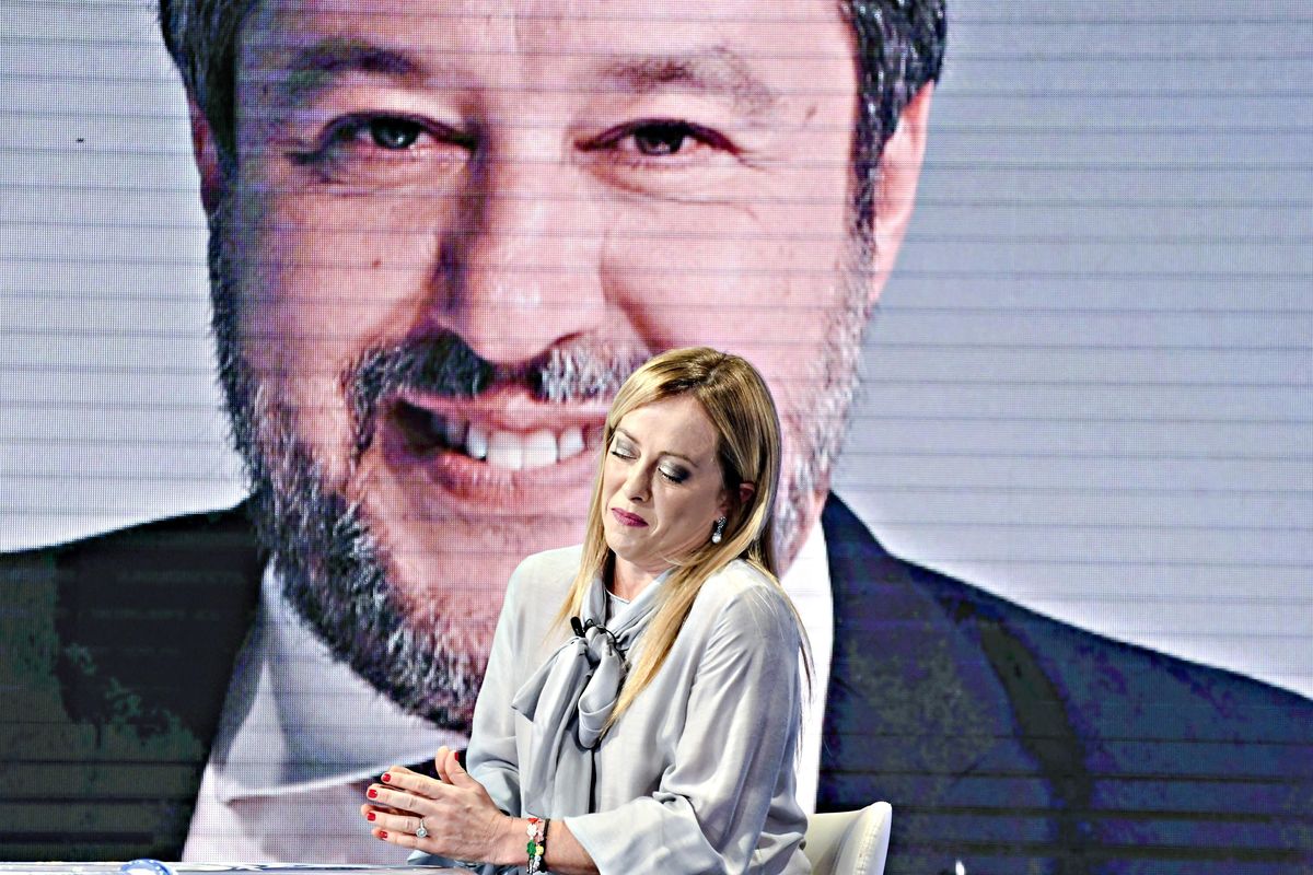 Sulle bollette scintille Salvini-Meloni. Gli ultimatum del Cav