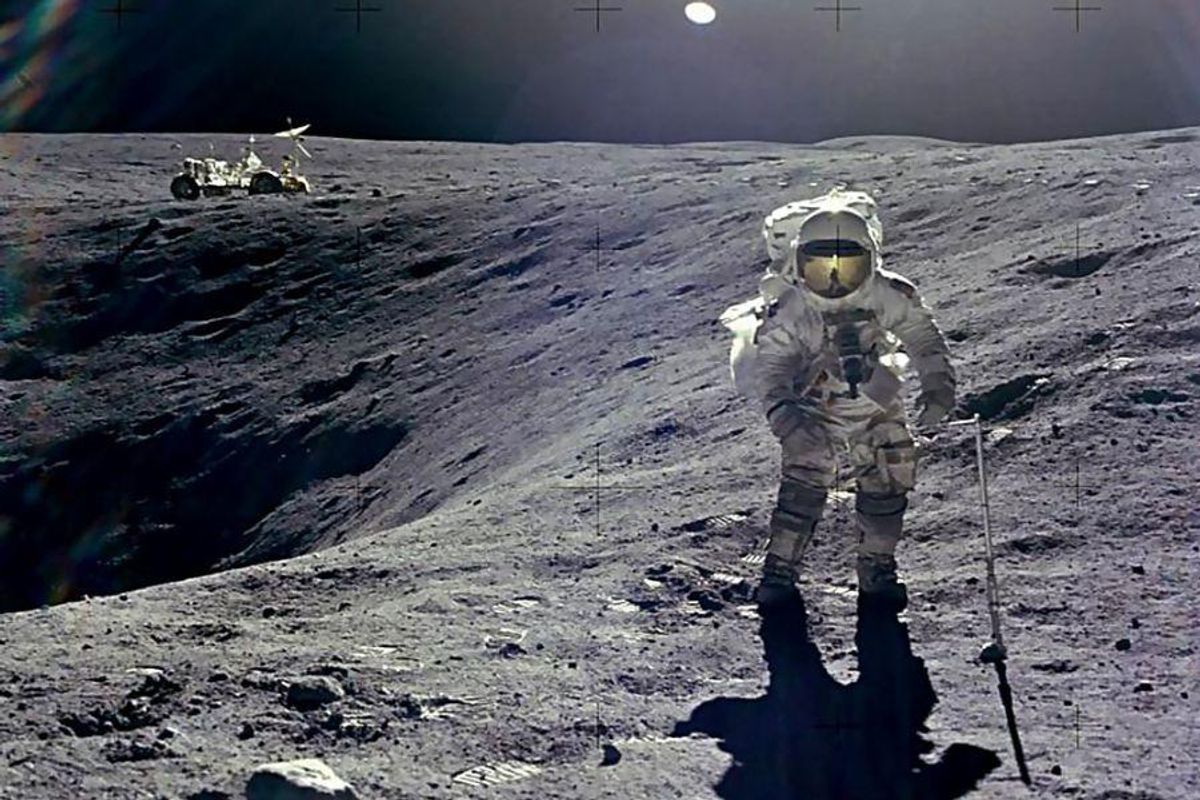 apollo mission moon astronaut