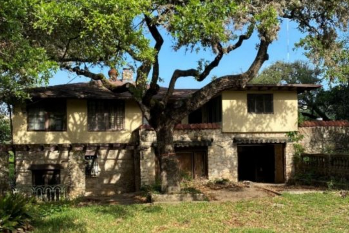 1923 Lake Austin mansion demolition request pitting preservationists and some neighbors against owner and city preservation office