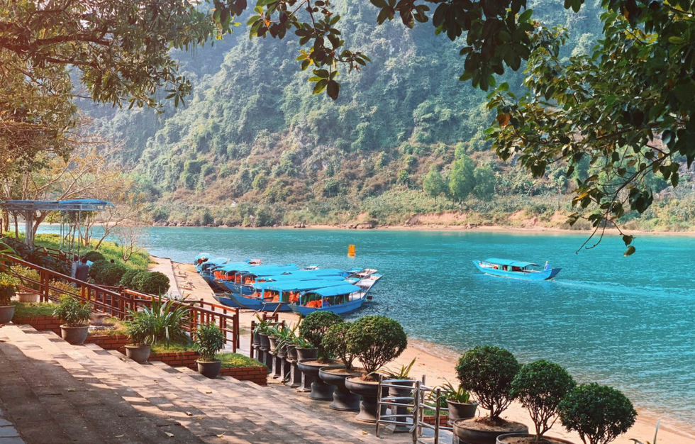 Paradise Cave and Phong Nha Cave group Tour-Culture Pham Travel