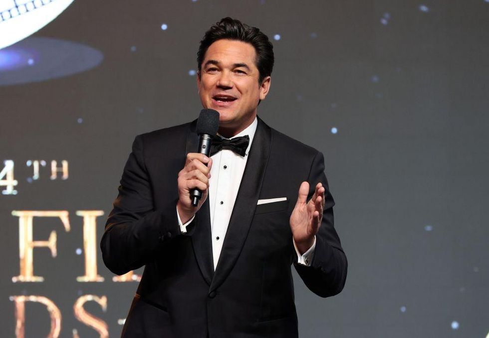 'Rolling with laughter at the responses to this tweet': Dean Cain calls it 'utterly ridiculous' that he had to wear a mask while flying to and from Canada