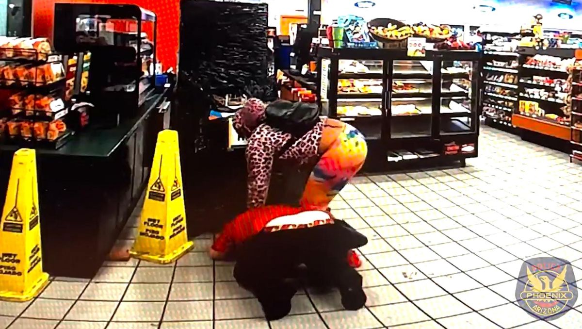 Police capture woman who allegedly robbed a Circle K and smashed in clerk’s face with a brick Police capture woman who allegedly robbed a Circle K and smashed in clerk’s face with a brick