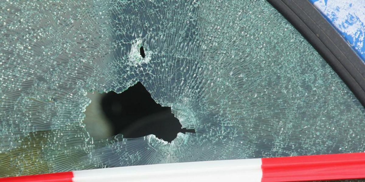 Unsuspecting Uber driver rescues near-naked window-jumping prostitute only to get drawn into a highway gun battle with her violent pimp Unsuspecting Uber driver rescues near-naked window-jumping prostitute only to get drawn into a highway gun battle with her violent pimp