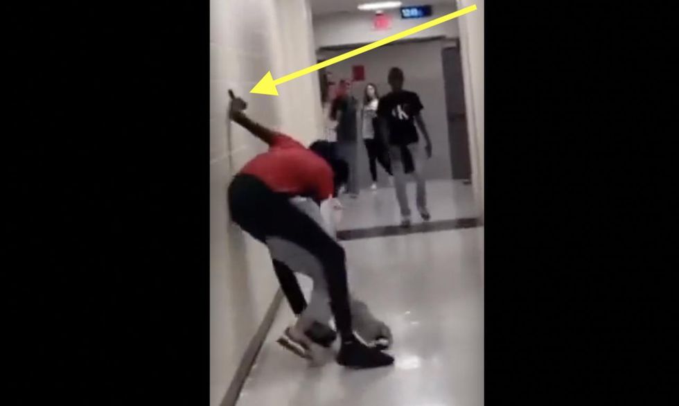 ‘Drop the knife, bro!’ HS student caught on video repeatedly stabbing fellow student in back, hands before school staff break it up ‘Drop the knife, bro!’ HS student caught on video repeatedly stabbing fellow student in back, hands before school staff break it up
