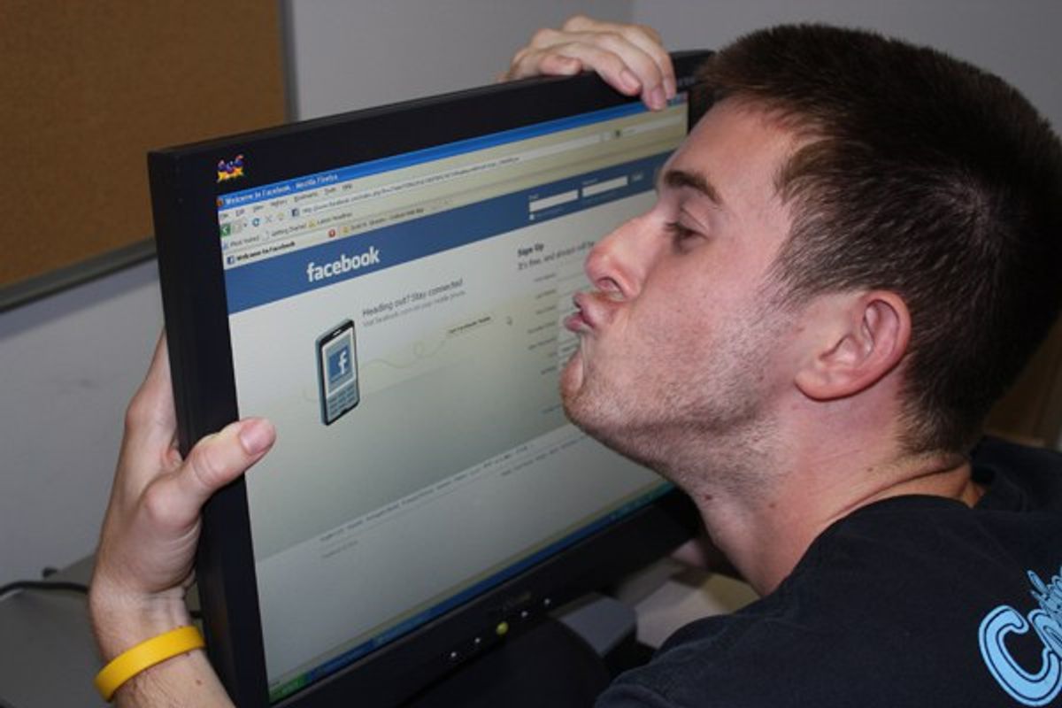 14 Signs You're Addicted To Facebook
