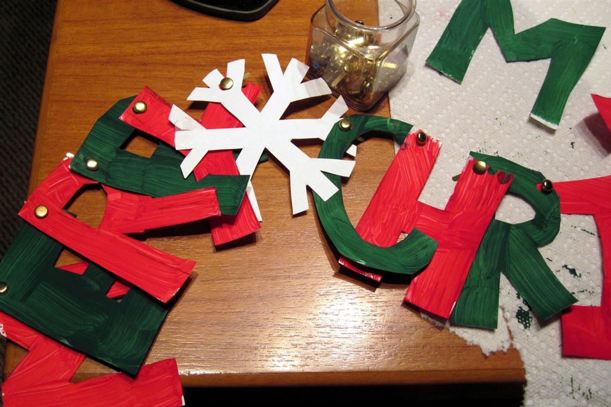 4 Cheap and Easy Holiday DIY Decorations
