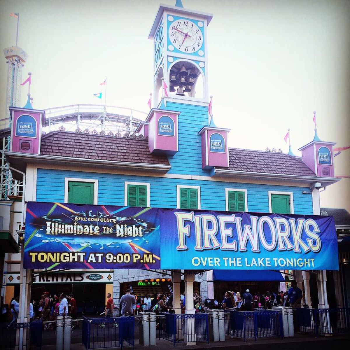 32 Signs That You've Worked At Lake Compounce