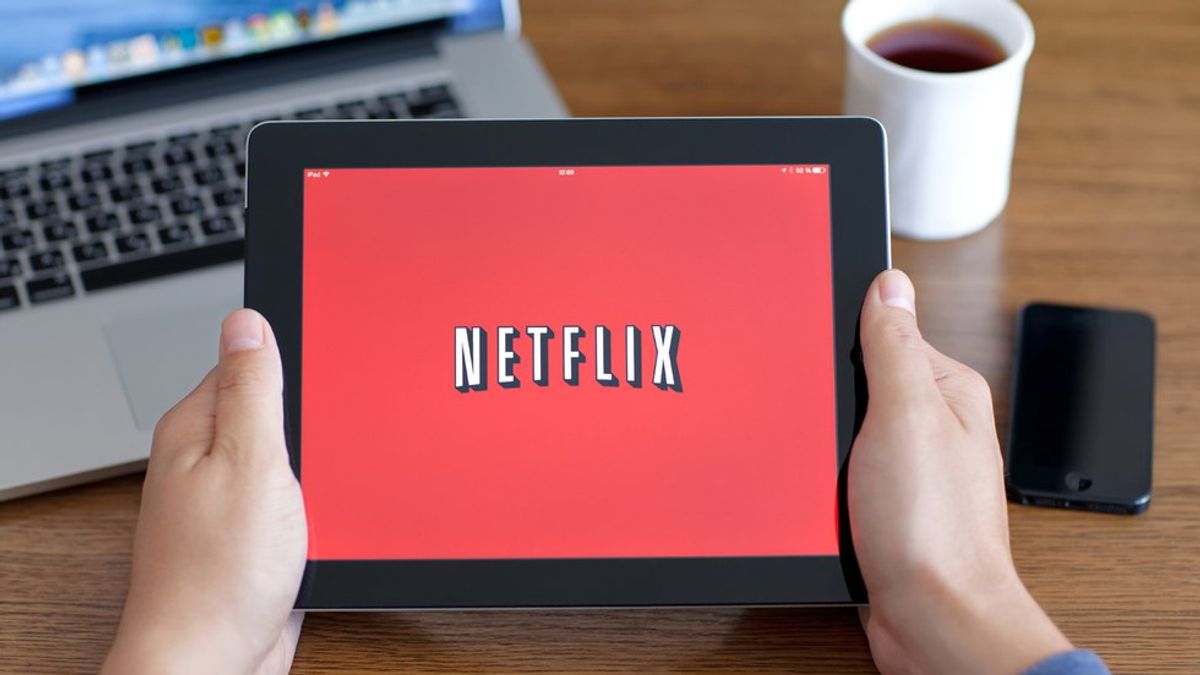 47 Binge-Worthy TV Series On Netflix For Any College Student