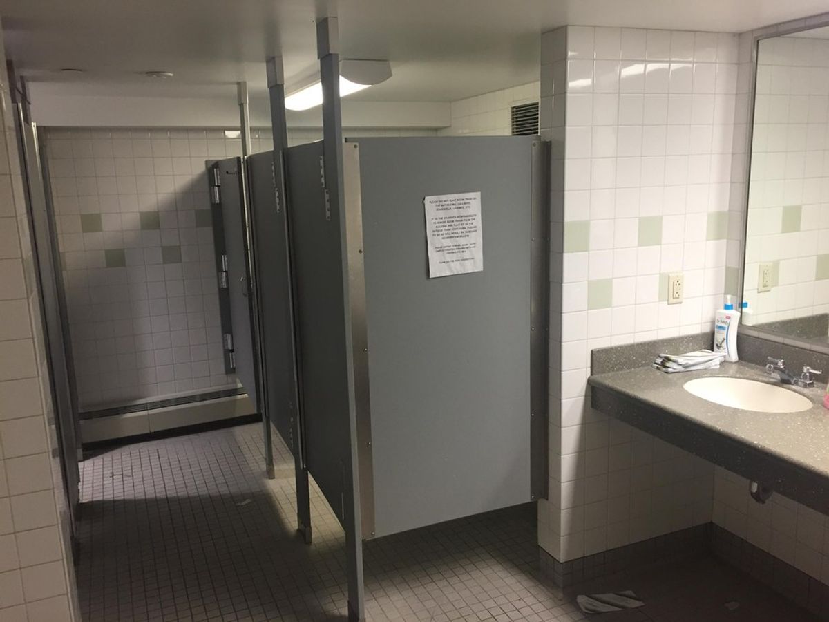 10-reasons-why-communal-dorm-bathrooms-are-the-worst